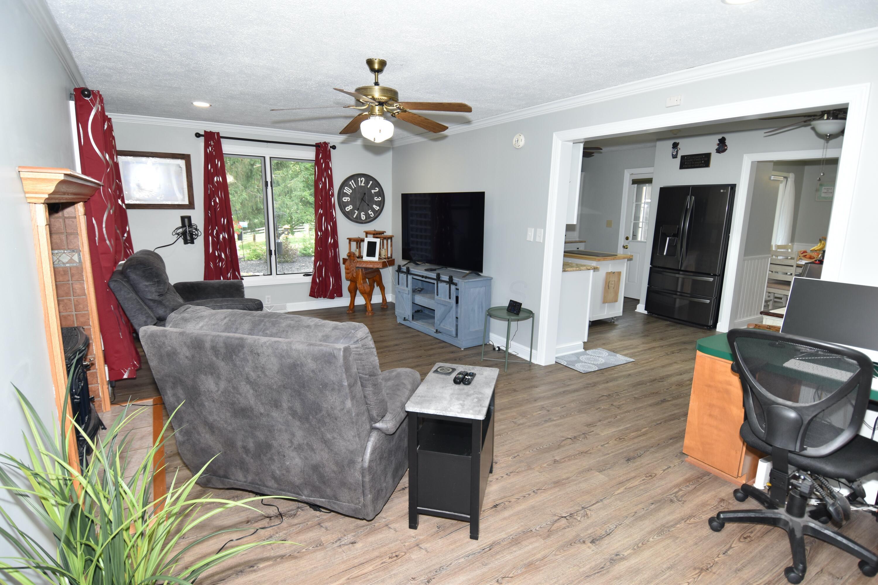 15 Tow Path Road Granville, OH 43023 - Photo 31 of 79 Family Room w/Den Desk