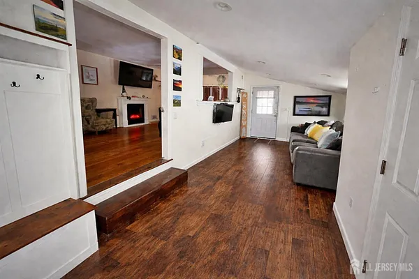 $3,200 | 100 Pinetree Drive, Sayreville, NJ 08859