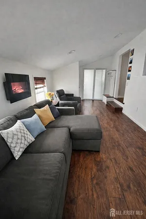 $3,200 | 100 Pinetree Drive, Sayreville, NJ 08859