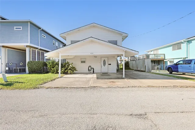 a view of a house with a yard and plants