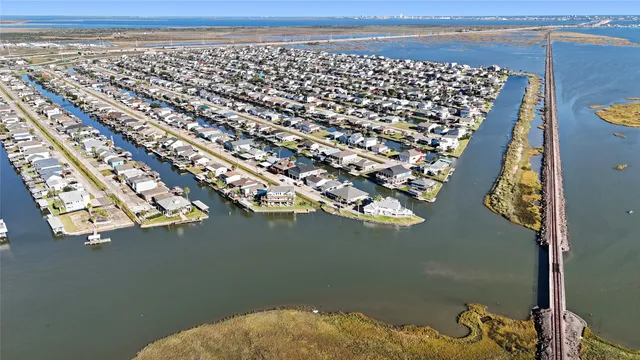 $299,000 | 434 Pompano Street, Bayou Vista, TX 77563