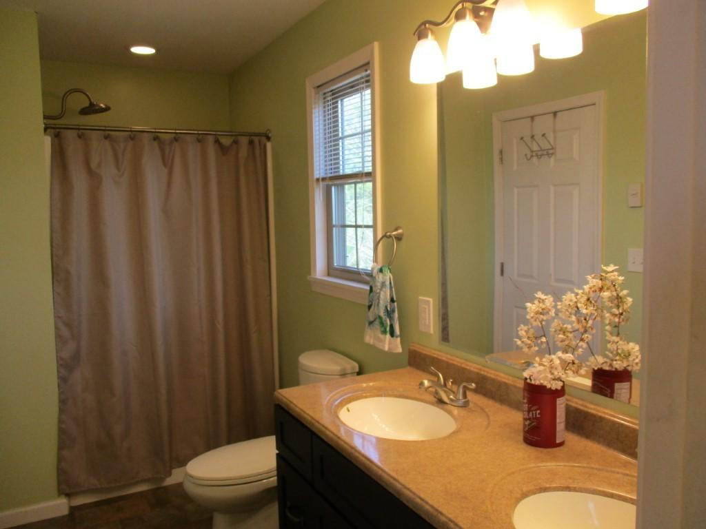112 Zeb Grindstaff Road Elizabethton, TN 37643 - Photo 15 of 32 Photo 16