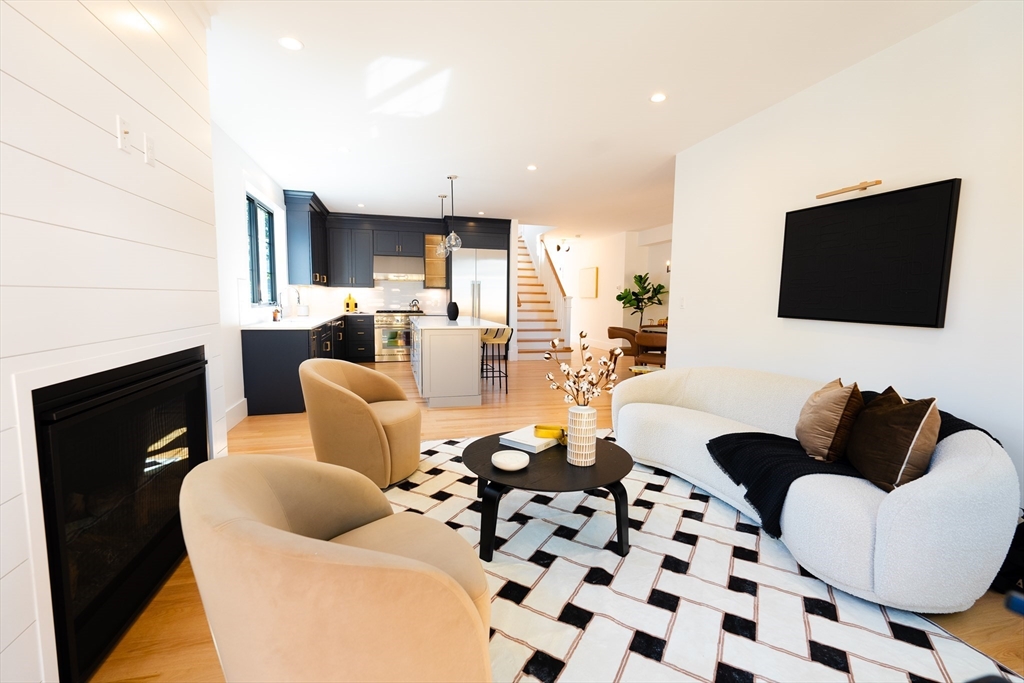 20 Crescent Road, Unit 20 Needham, MA 02494 - Photo 3 of 16