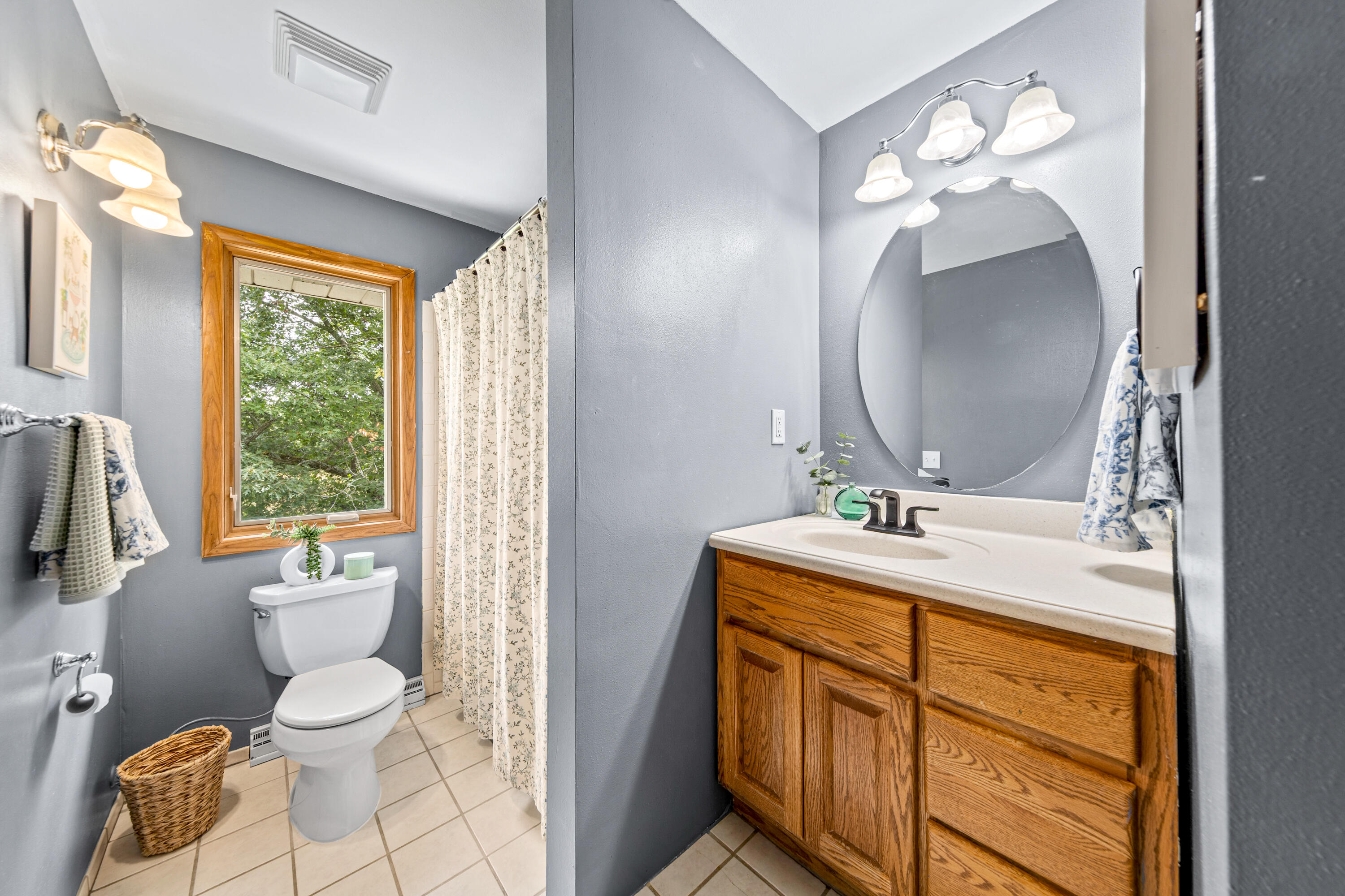 228 North Sawyer Road Summit, WI 53066 - Photo 17 of 30 Full Bath