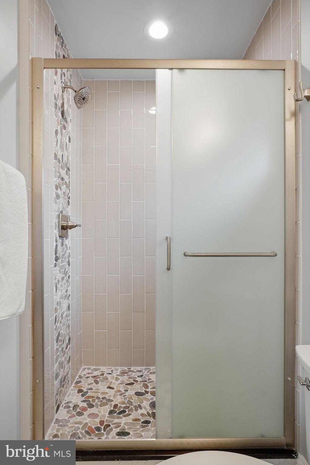 212 Spruce Avenue Edgewater, MD 21037 - Photo 27 of 45 2nd Full Bathroom