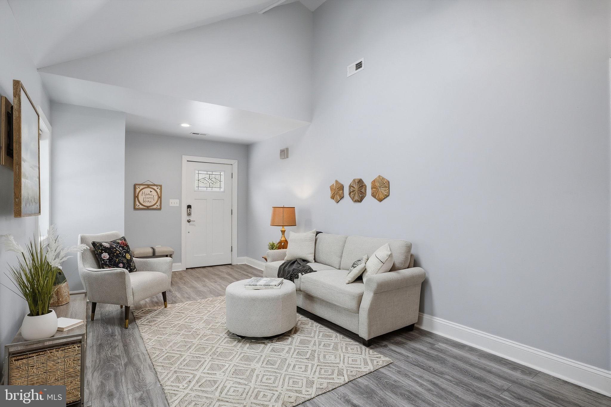 212 Spruce Avenue Edgewater, MD 21037 - Photo 6 of 45 Living Room