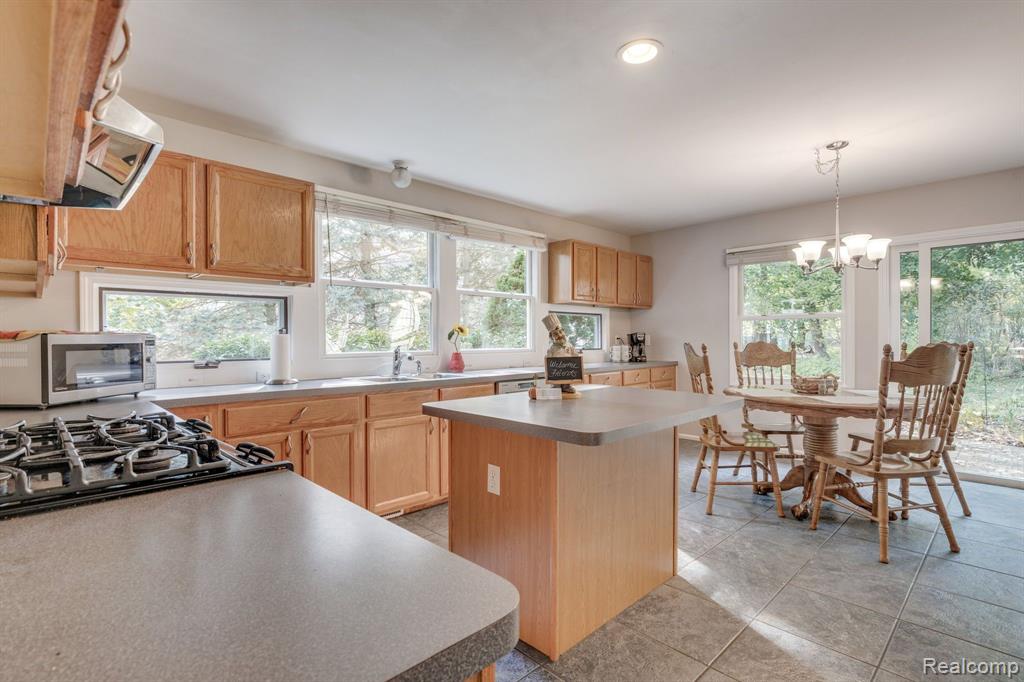 2626 Hickory Lawn Road Rochester Hills, MI 48307 - Photo 19 of 44