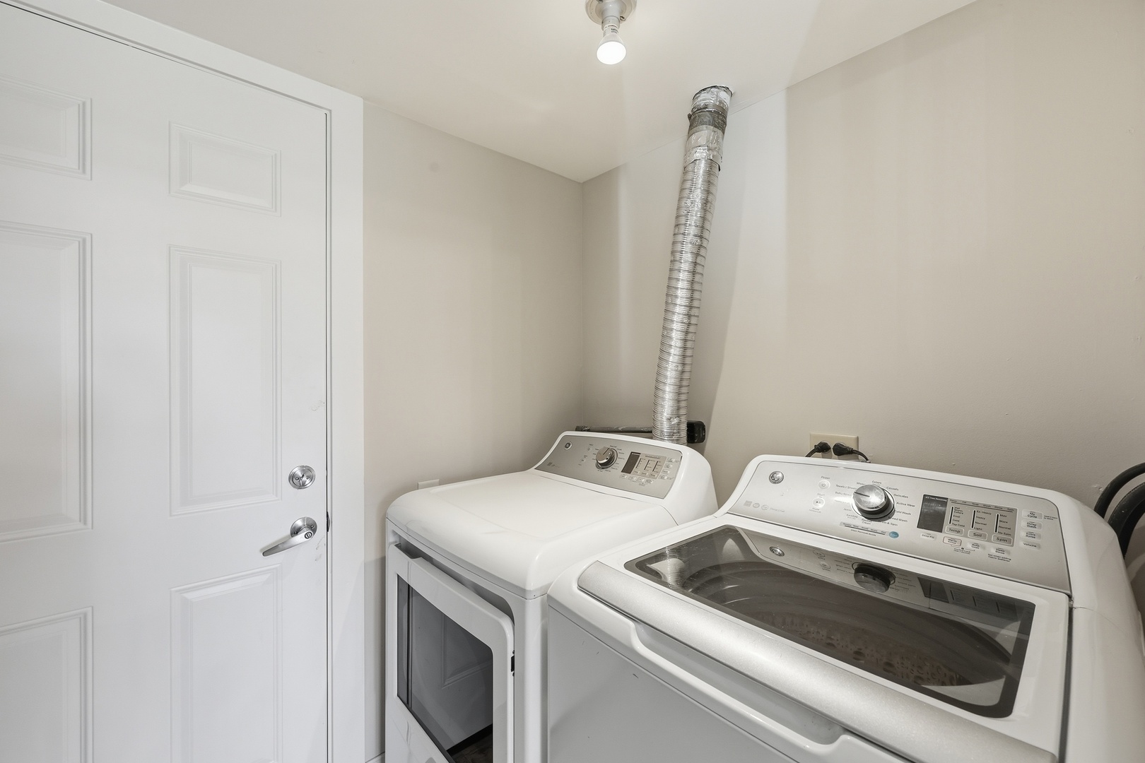 1780 Pebble Beach Circle Elgin, IL 60123 - Photo 19 of 21 a utility room with dryer and washer