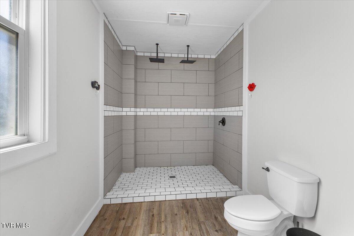 2447 Denton Valley Road Bristol, TN 37620 - Photo 11 of 41 12-128A2409