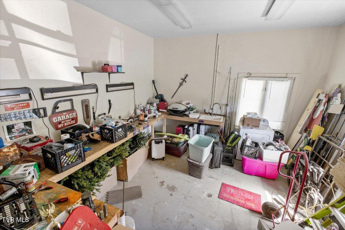 2447 Denton Valley Road Bristol, TN 37620 - Photo 30 of 41 31-128A2483