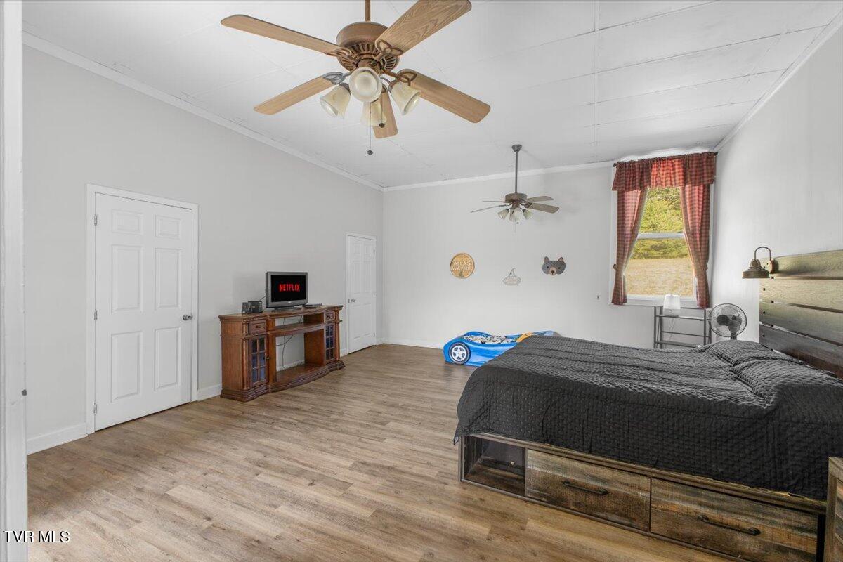 2447 Denton Valley Road Bristol, TN 37620 - Photo 9 of 41 10-128A2402