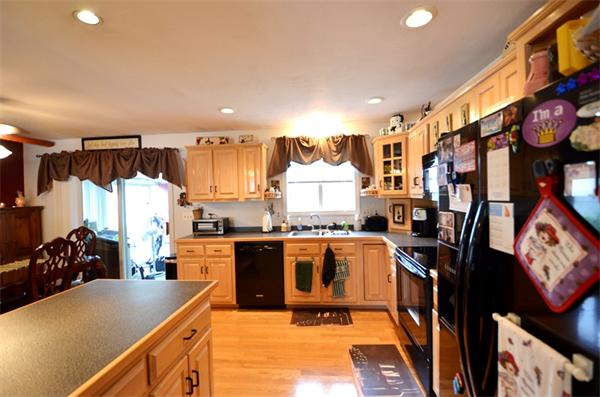 32 Jesse Road Dudley, MA 01571 - Photo 4 of 30 Gallery Image 4