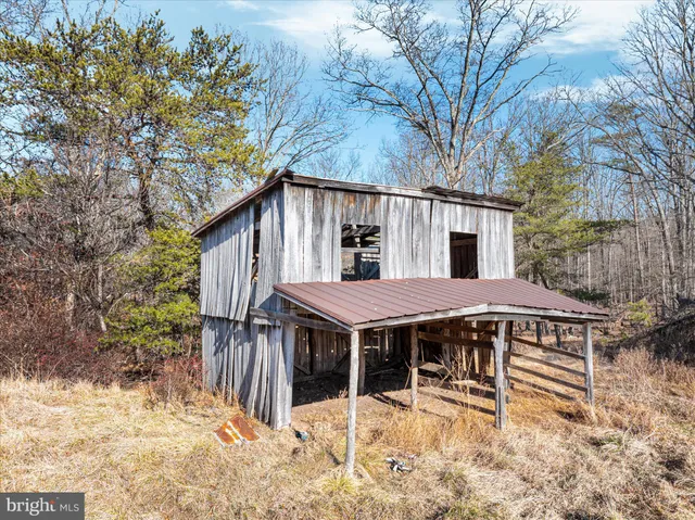 $1,025,000 | 1990 Collinsville Road, Cross Junction, VA 22625