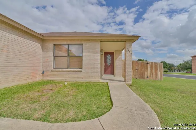 a view of a house with backyard
