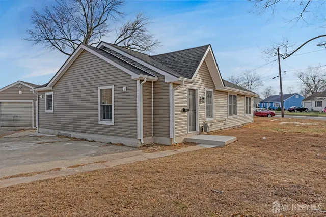 a view of a house with a yard