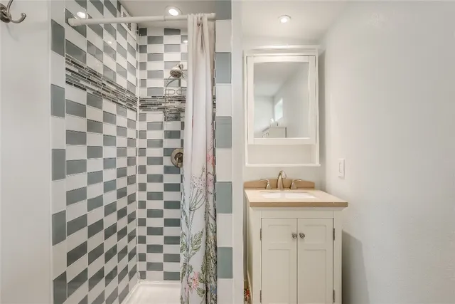 $1,995 | 5112 Heflin Lane, Austin, TX 78721