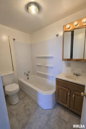 $162,500 | 135 East Washington Street, Rushville, IL 62681