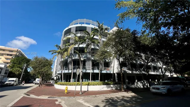 $4,400 | 3339 Virginia Street, Unit 303, Coconut Grove, FL 33133