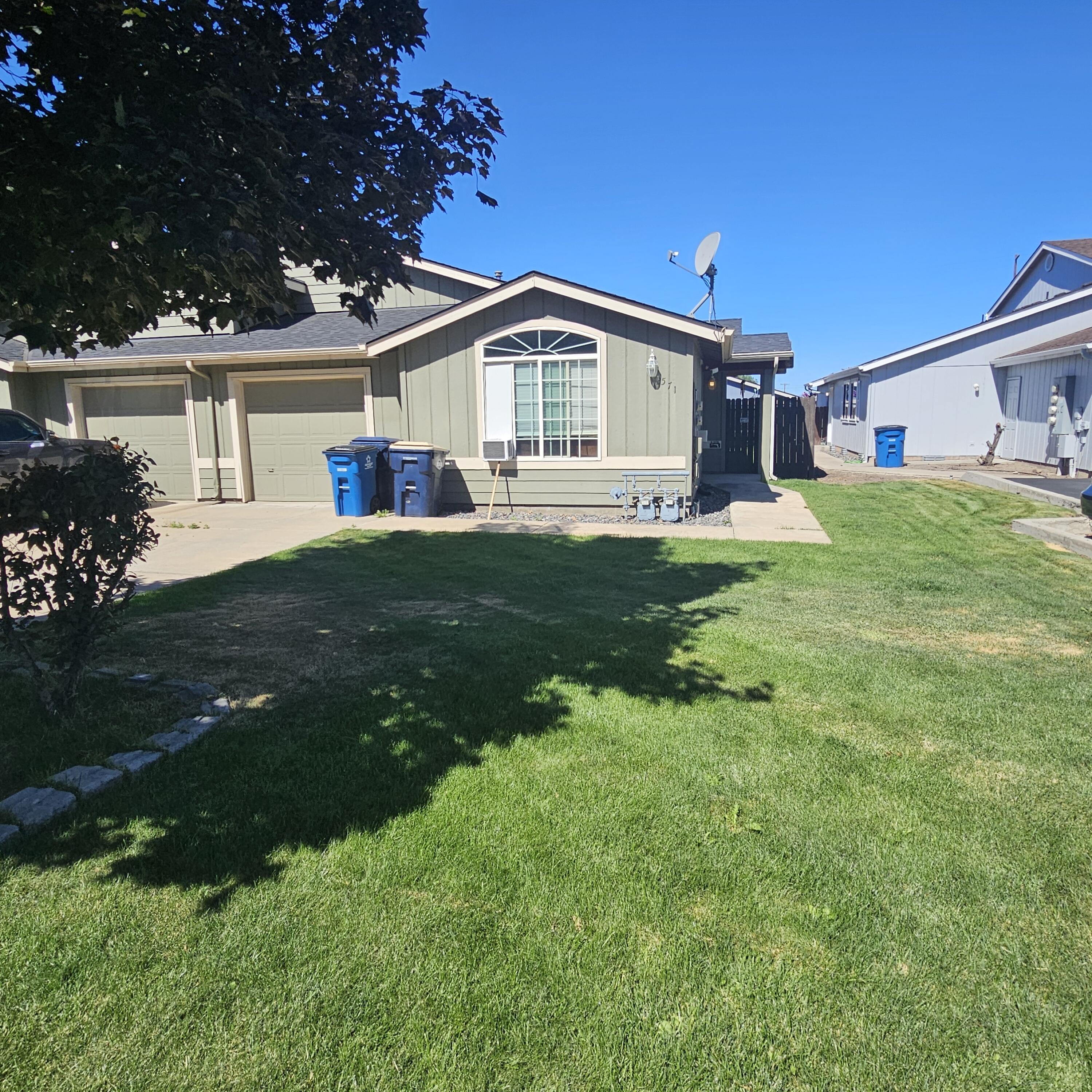 569 Northeast Negus Loop Redmond, OR 97756 - Photo 22 of 32 a front view of house with yard and green space