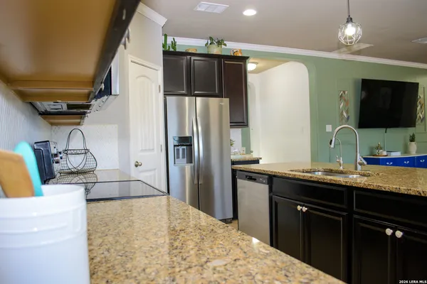 $2,000 | 2550 Gato Del Sol, San Antonio, TX 78245