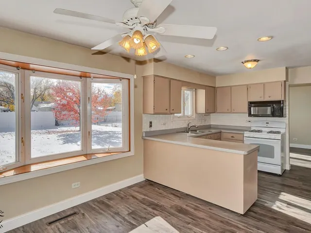 $239,000 | 9 Hilltop Drive, Bourbonnais, IL 60914