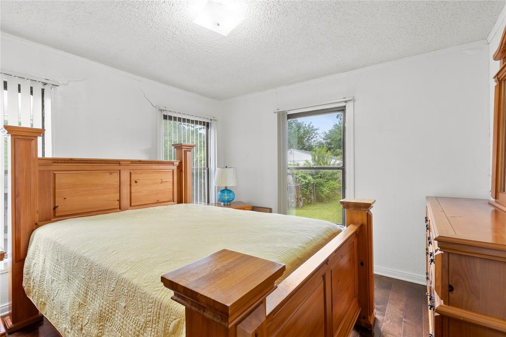 1109 North Jim Miller Road Dallas, TX 75217 - Photo 11 of 19