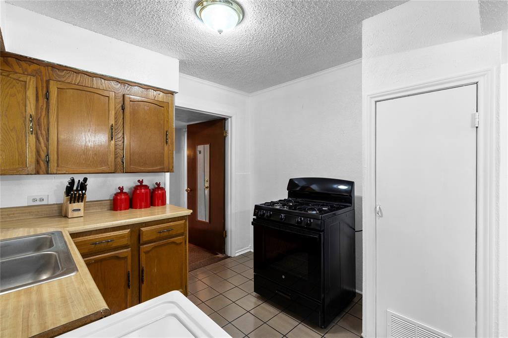 1109 North Jim Miller Road Dallas, TX 75217 - Photo 10 of 19