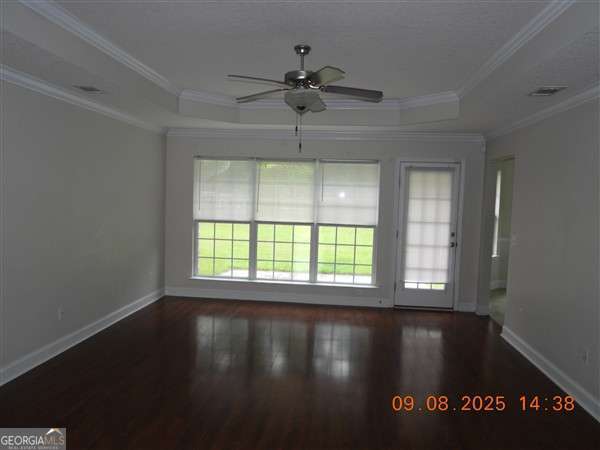 222 Prospect Loop Midway, GA 31320 - Photo 2 of 15 an empty room with a window