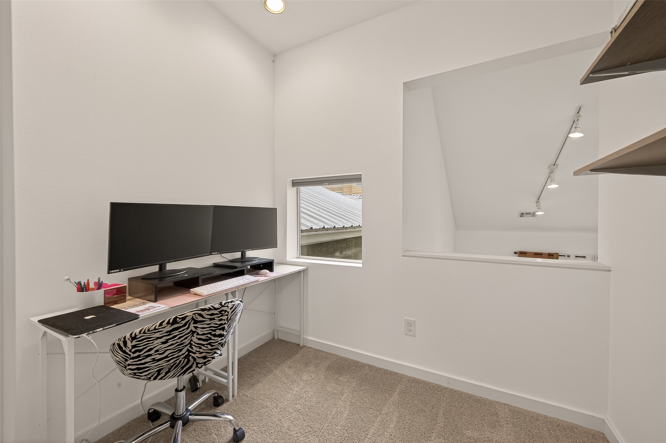 417 Meadow Street Houston, TX 77020 - Photo 28 of 35 a view of workspace with windows