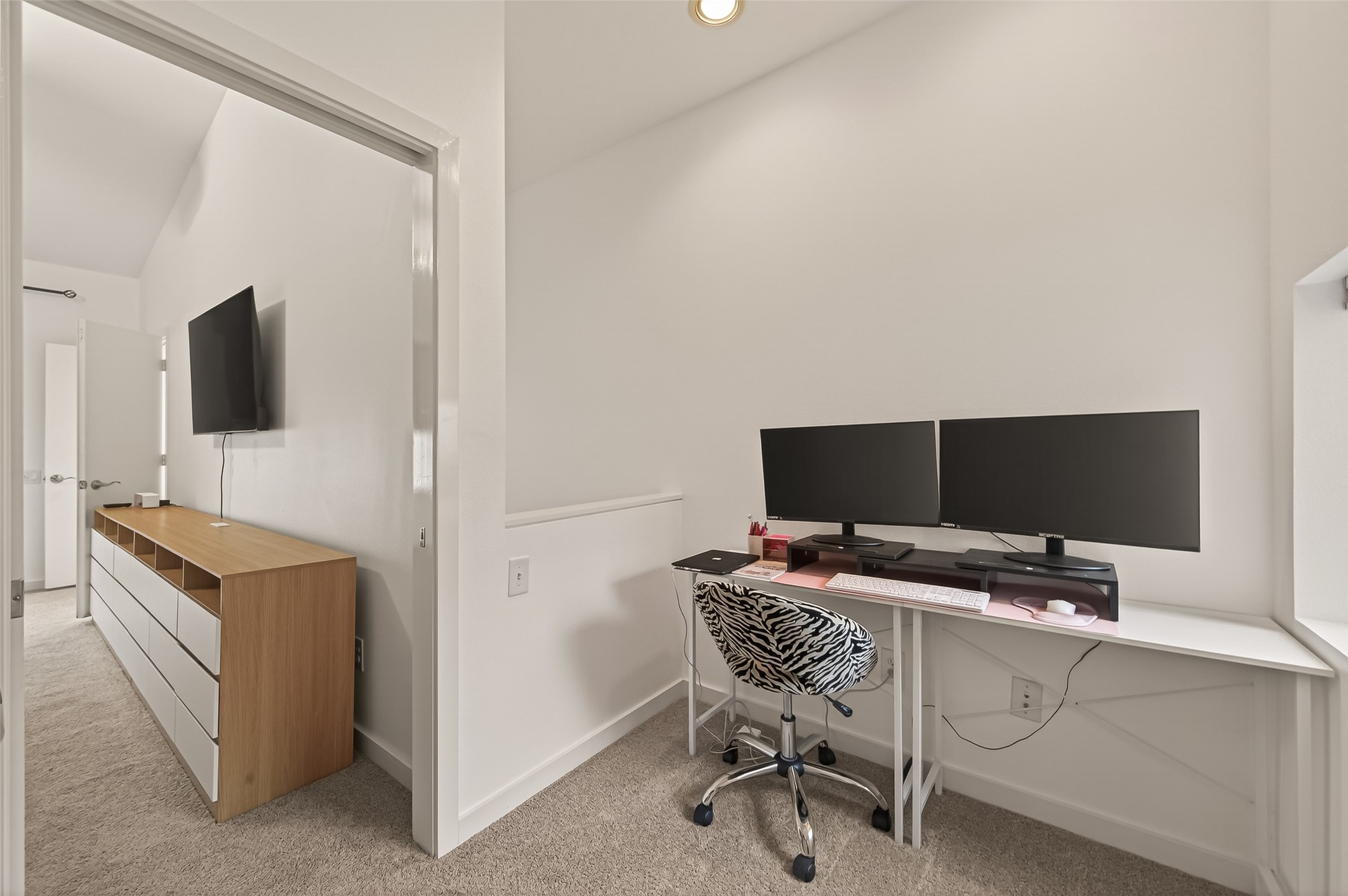 417 Meadow Street Houston, TX 77020 - Photo 29 of 35 a view of a workspace with furniture