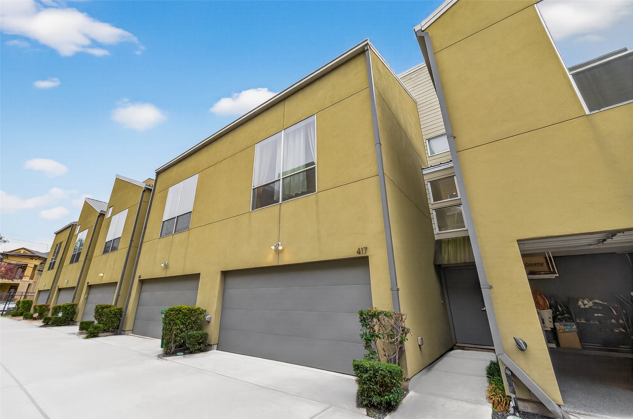 417 Meadow Street Houston, TX 77020 - Photo 4 of 35 a view of a building