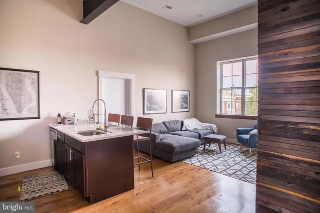 $2,320 | 705-7 South 5th Street, Unit 304, Philadelphia, PA 19147