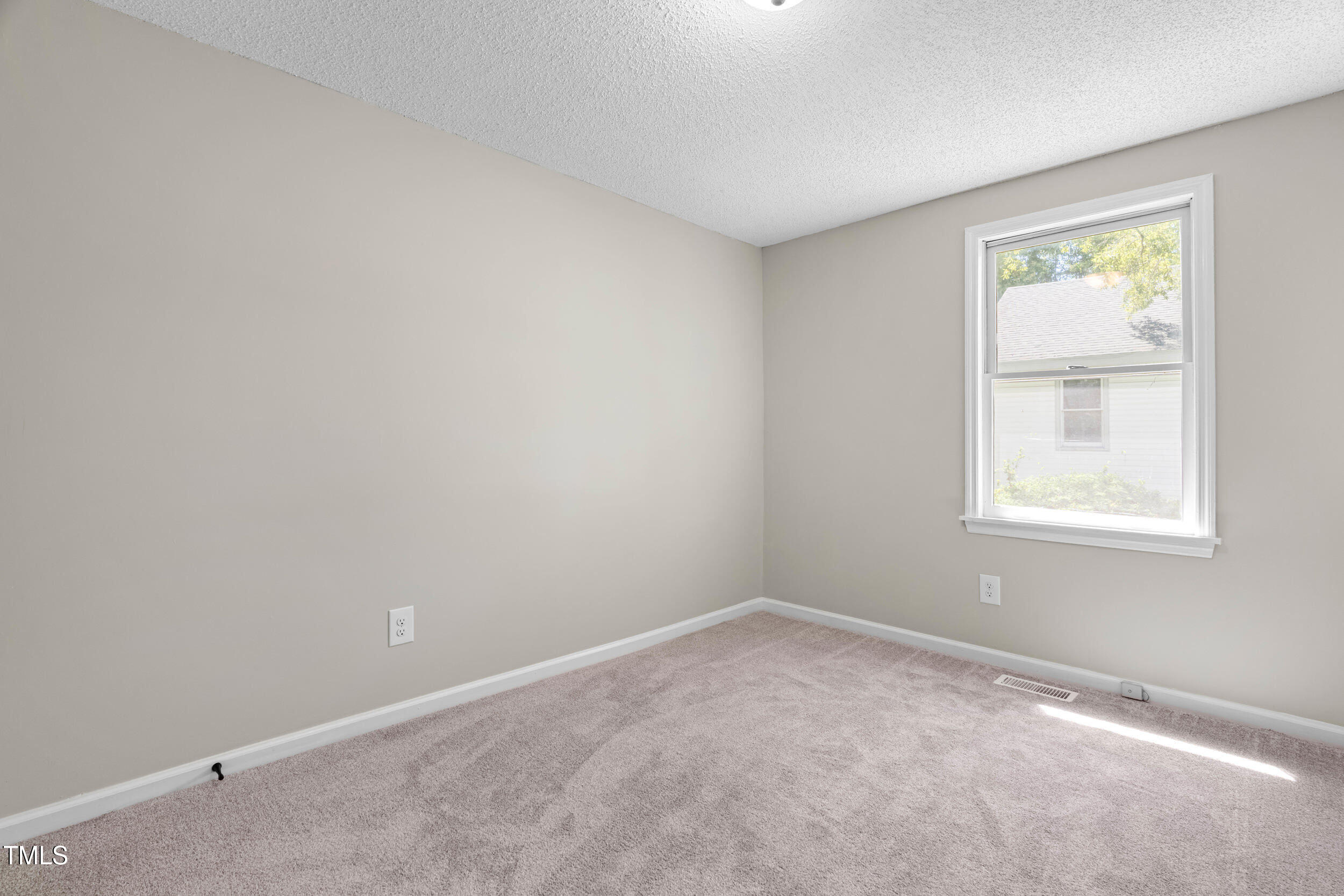 612 North 4th Street Smithfield, NC 27577 - Photo 16 of 22 an empty room with windows