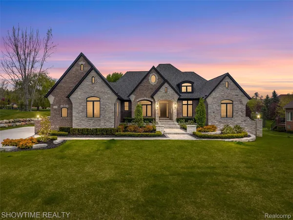 $1,690,000 | 4805 Woodland Hills Drive, Rochester, MI 48306
