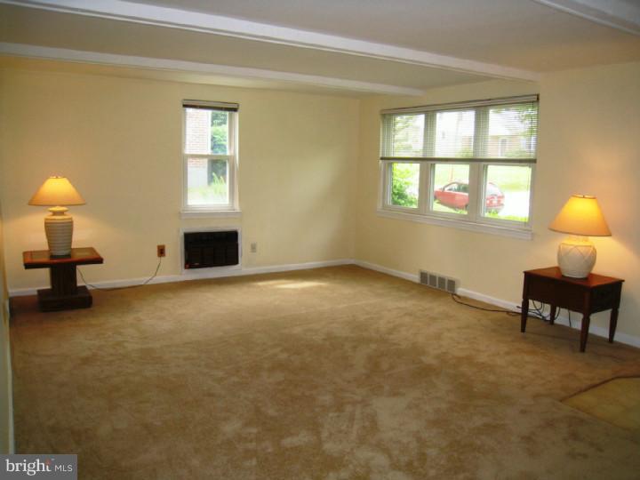 46 Ann Road Broomall, PA 19008 - Photo 4 of 15 Living Room