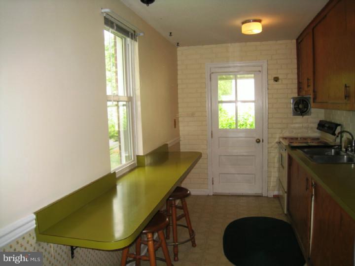 46 Ann Road Broomall, PA 19008 - Photo 5 of 15 Kitchen