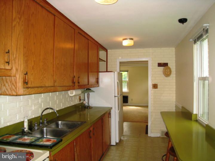 46 Ann Road Broomall, PA 19008 - Photo 7 of 15 Kitchen