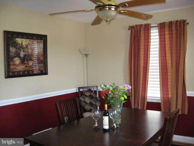 5562 Oakland Road Baltimore, MD 21227 - Photo 6 of 23 Dining Room