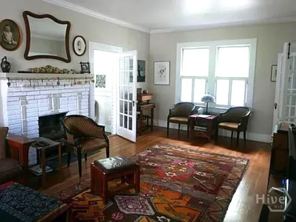 $3,800 | 18 East 45th Street, Savannah, GA 31405