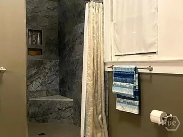 $3,800 | 18 East 45th Street, Savannah, GA 31405