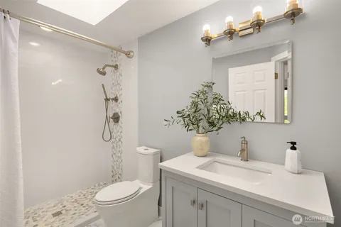 $1,499,000 | 24325 Southeast 40th Place, Sammamish, WA 98029