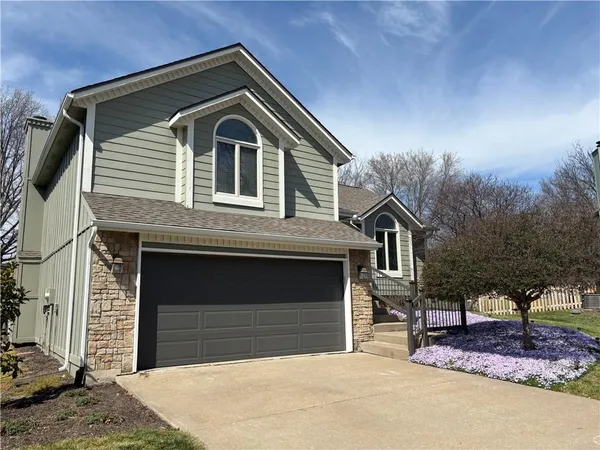 $390,000 | 15016 West 124th Street, Olathe, KS 66062