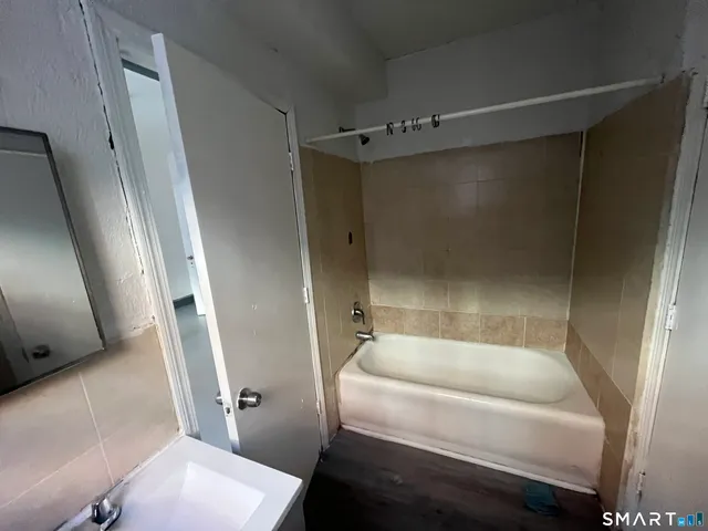 $1,200 | 252 Sisson Avenue, Unit B1, Hartford, CT 06105