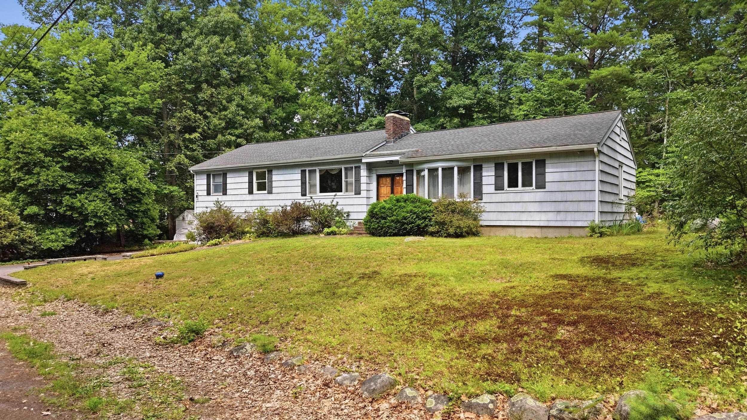 8 Escumbuit Road Derry, NH 03038 - Photo 7 of 59