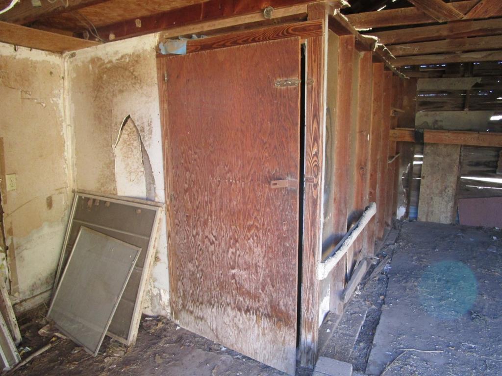220 Southwest 5th Street Hamlin, TX 79520 - Photo 7 of 28 a view of walk in closet
