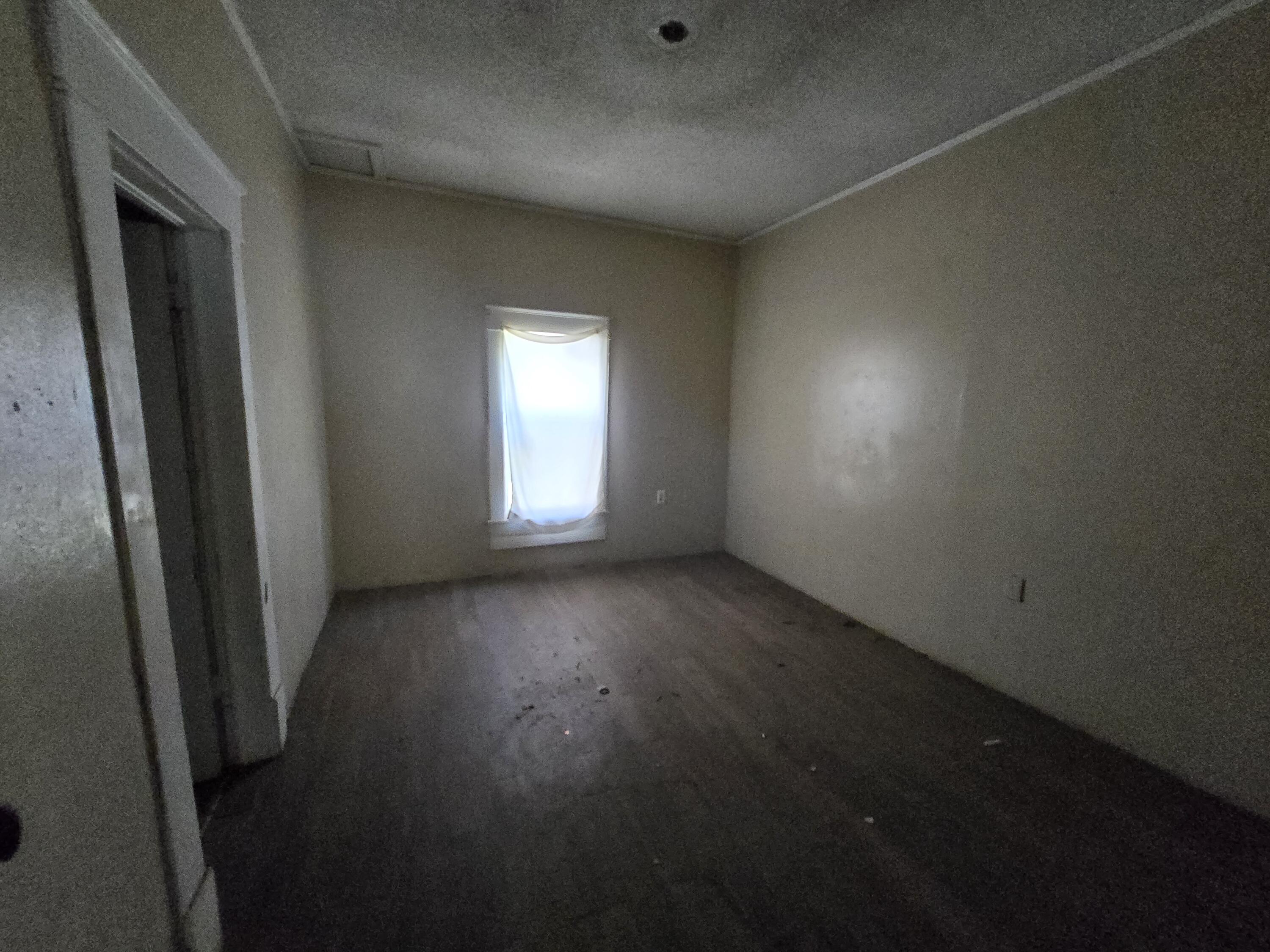 711 Fresno Plainview, TX 79072 - Photo 6 of 13 an empty room with windows