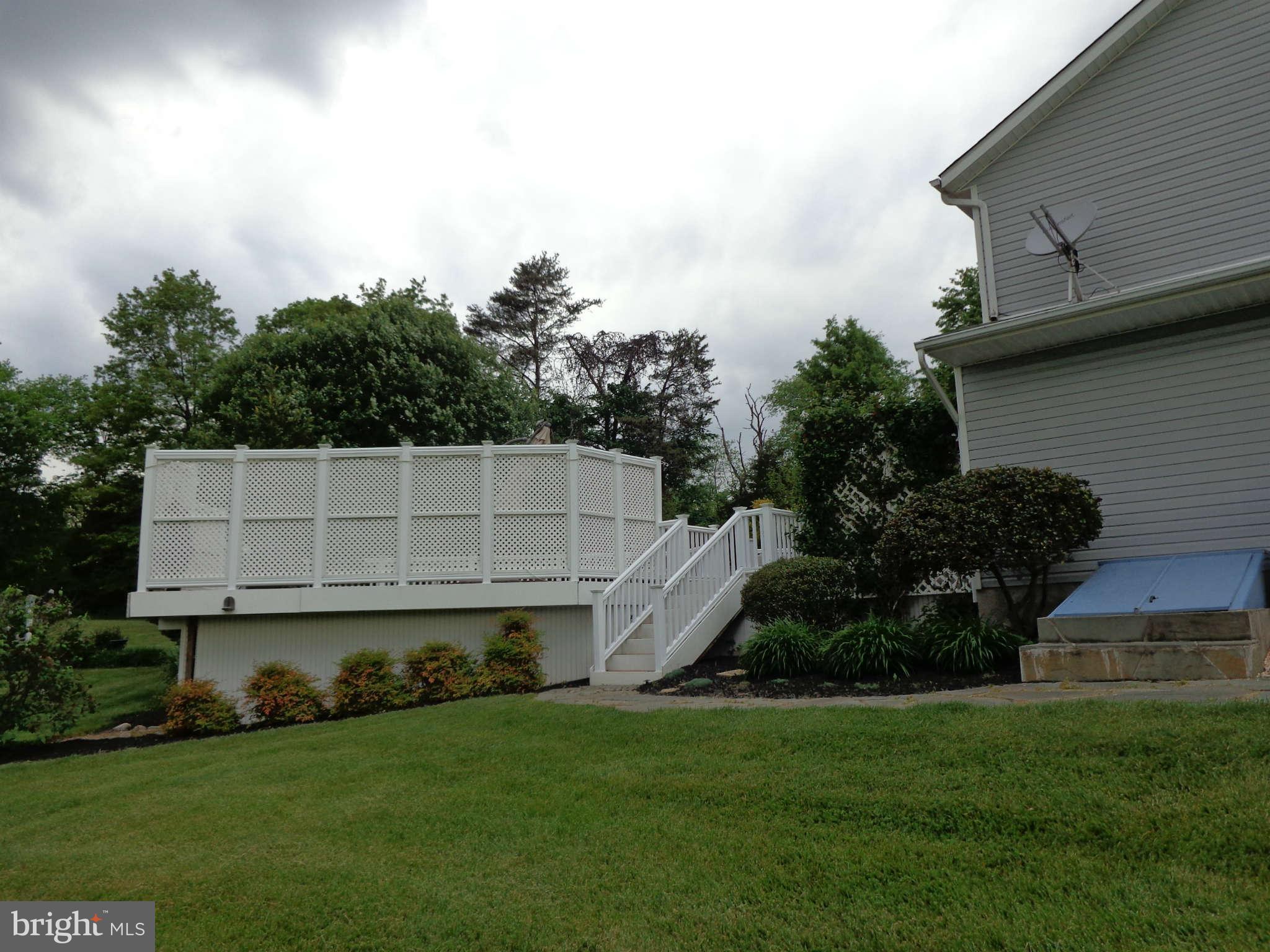 2520 Bear Run Road Taneytown, MD 21787 - Photo 21 of 28 Side view of home and deck