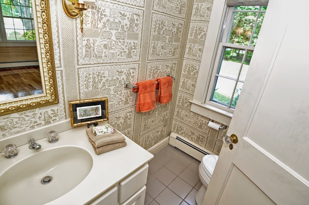 300 Meadowbrook Road Weston, MA 02493 - Photo 11 of 30