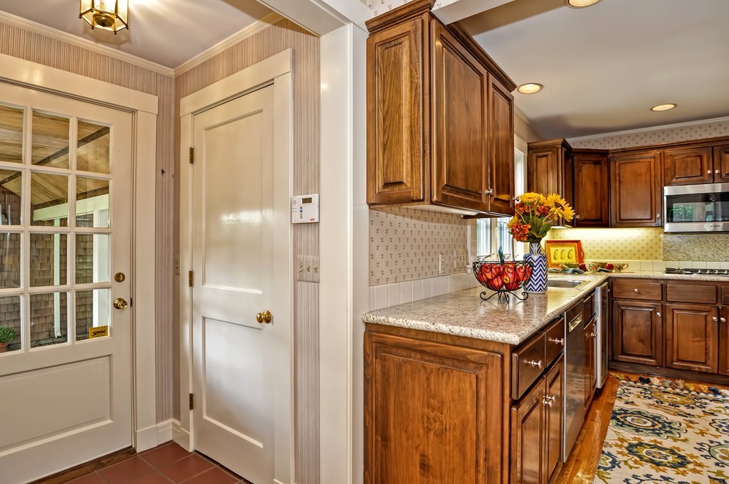 300 Meadowbrook Road Weston, MA 02493 - Photo 15 of 30