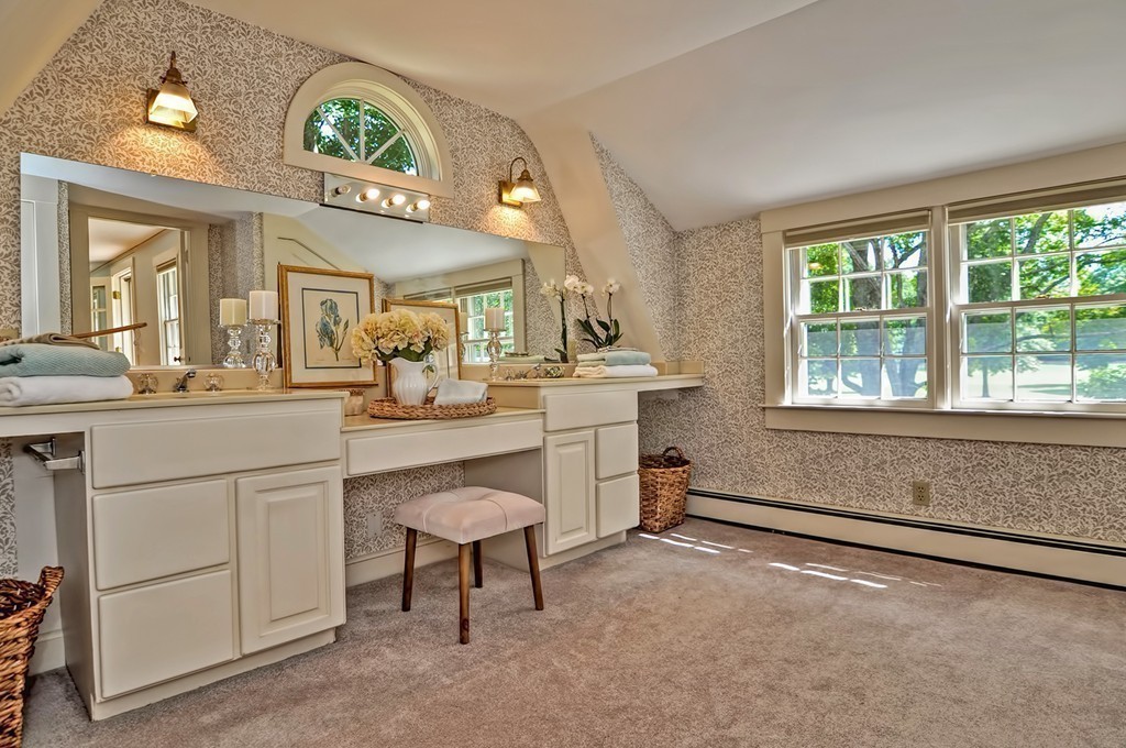300 Meadowbrook Road Weston, MA 02493 - Photo 23 of 30